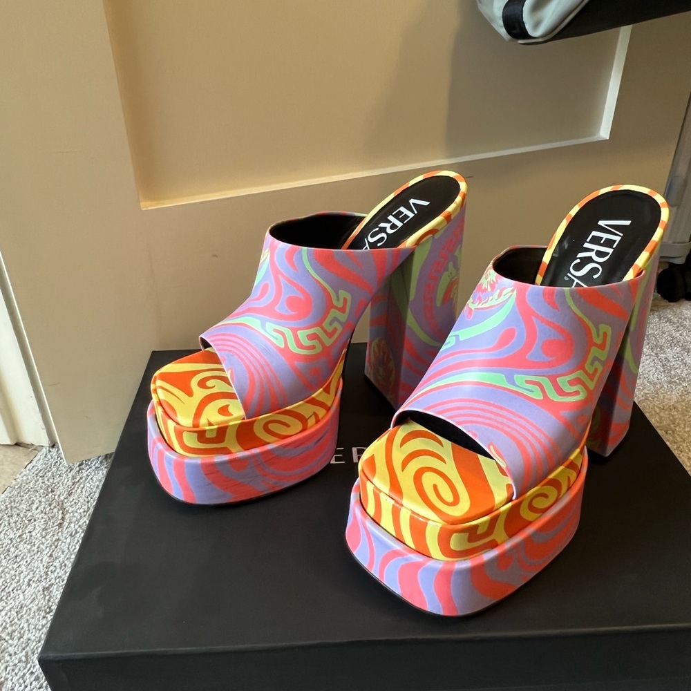 Versace Pattern Print Platform Mules - Picture 6 of 6